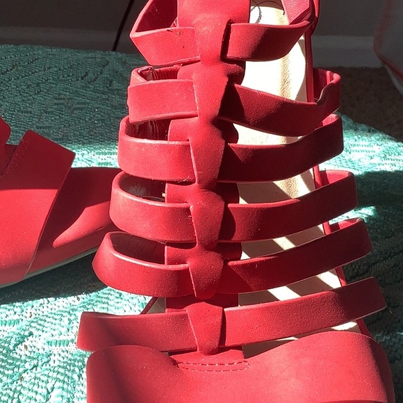❤️🔥❤️🔥LADIES RED HEELS❤️🔥❤️🔥 - Picture 2 of 5